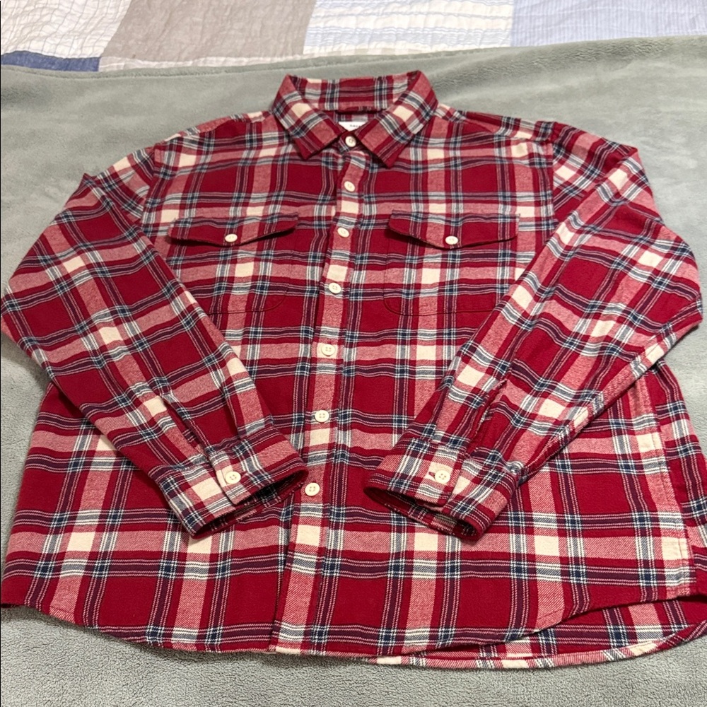 American Eagle Outfitters Red and White Plaid Shirt: EXCELLENT CONDITION
